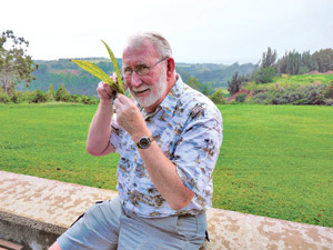 Plant doctor Bob Nyvall offers free healthy plant clinics. NTBG photo
