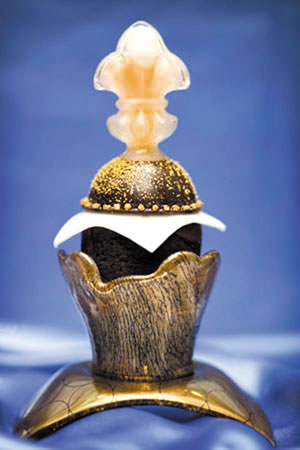 Decadence Dâ€™Or, the most expensive cupcake in the world. Photo from Kimo Akane