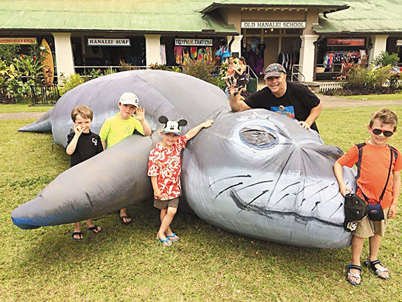 Artist Patrick Ching poses with some curious keiki and Storybook Theatre's new inflatable seals in Hanalei | Robert Zelkovsky photo
